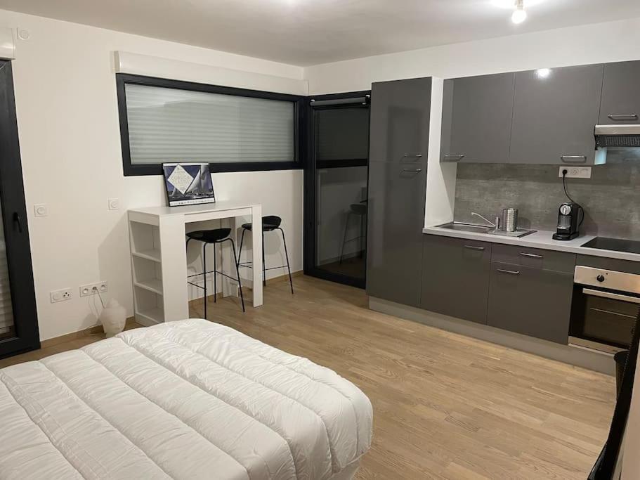 Parking Gratuit Grande Terrasse Proche Centre Ville Ajaccio (Corsica) Exterior foto